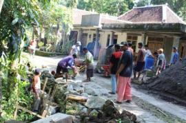 Kerja Bakti Pembangunan Talud Padukuhan Dawe