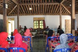 BANTUAN PENANAMAN SAYUR UNTUK KWT NGUDI MULYO PADUKUHAN GOBEH 